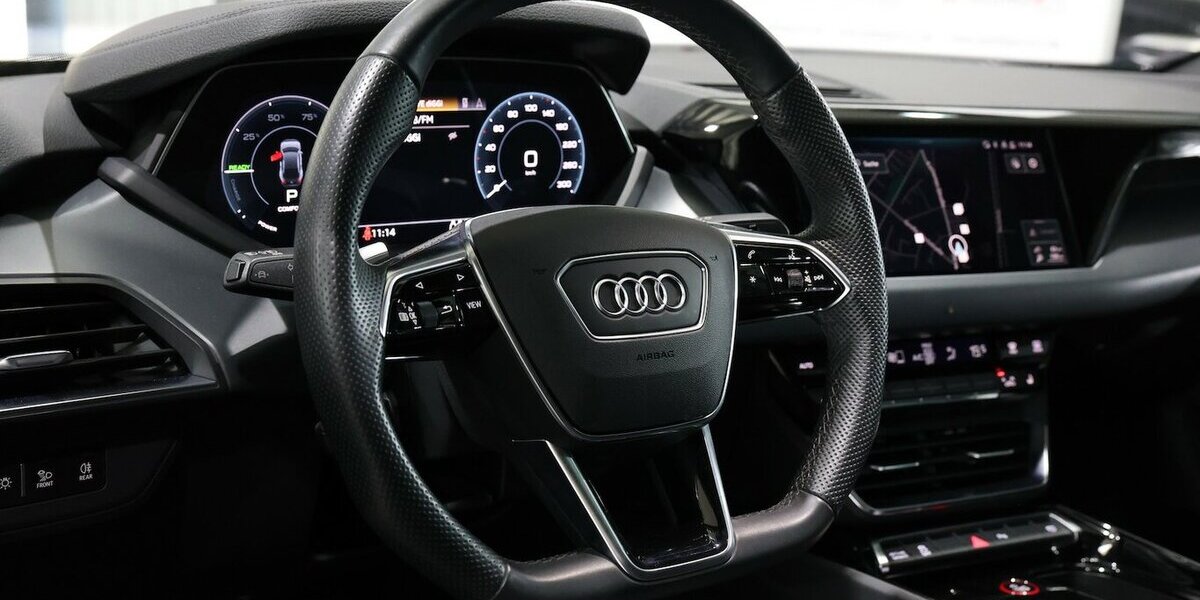 Audi e-tron GT QUATTRO / DAYTONA + BLACK / PANORAMA / 29.000 km 48.333 &euro; Hamm 59077