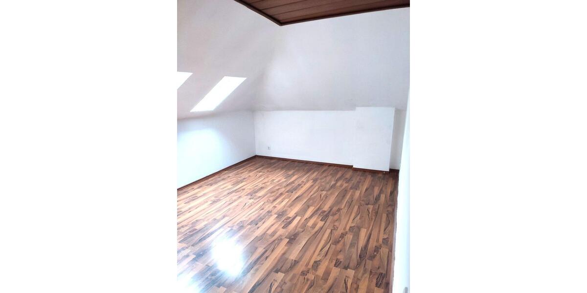 Dachgeschoßwohnung Iserlohn Gerlingsen - 3 Zimmer, 77 m&sup2;, 475&euro; | Angebot:25994039