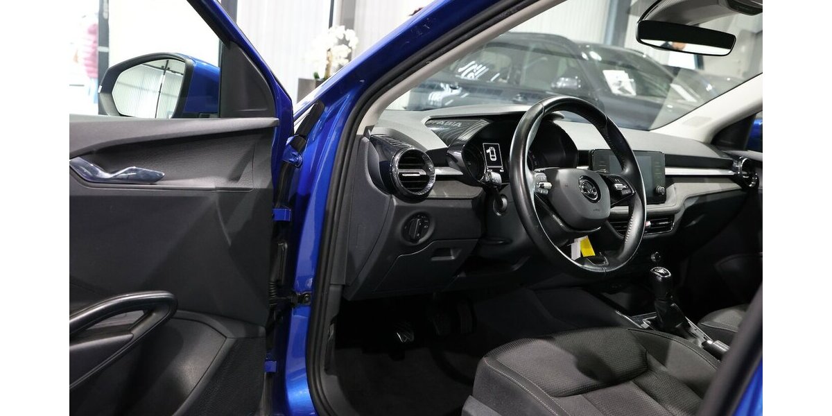 Skoda Fabia 1.0 TOUR RACE BLUE / LED / GROßES-DISPLAY 55.000 km 13.221 &euro; Hamm 59077