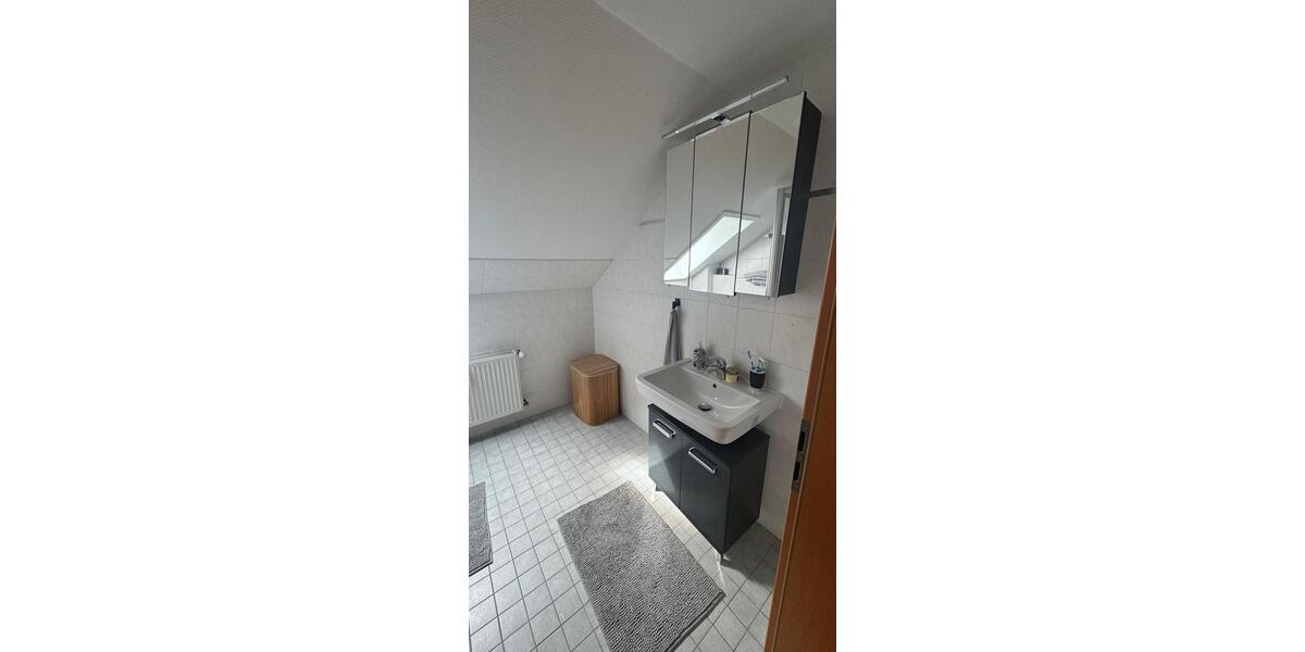 Dachgeschoßwohnung Fröndenberg (Ruhr) - 4 Zimmer, 90 m&sup2;, 670&euro; | Angebot:25905947