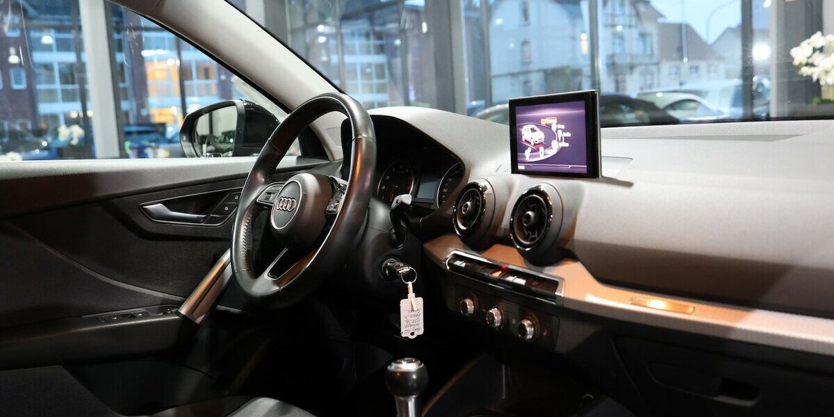 Audi Q2 1.4 TFSI SPORT / 1.HAND / ABN.AHK / PDC / SHZ 138.000 km 14.111 &euro; Hamm 59077