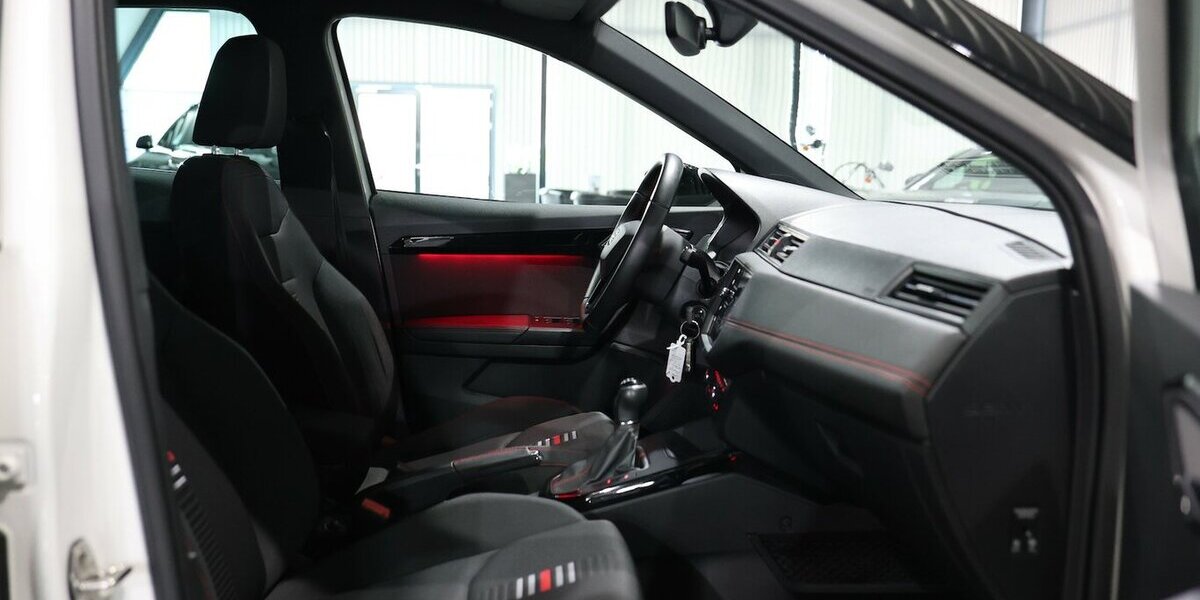 Seat Arona 1.5 TSI XCELLENCE FR-SPORT / WHITE & BLACK 90.000 km 15.991 &euro; Hamm 59077