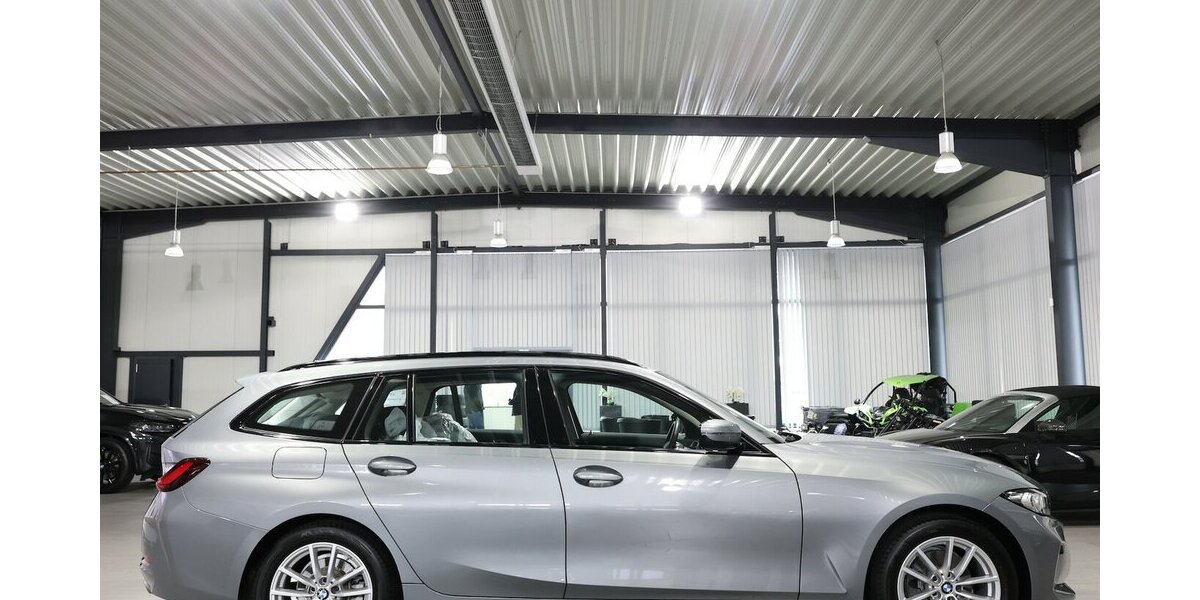 BMW 320d Touring xDrive SPORT / CURVED+NAVI+APPLE 32.000 km 30.991 &euro; Hamm 59077