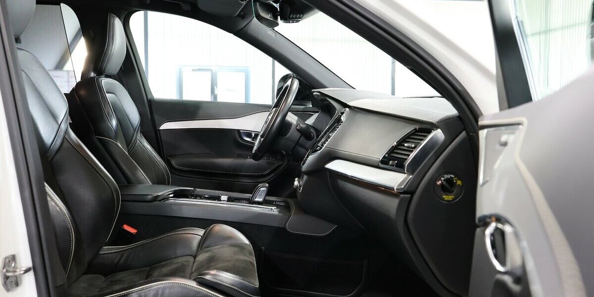 Volvo XC90 RECHARGE P-HEV AWD R-DESIGN SPORT 7-SITZER 137.000 km 37.991 &euro; Hamm 59077
