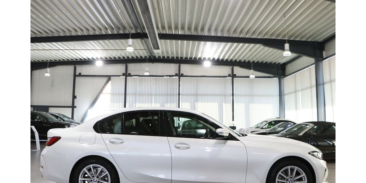 BMW 320d LIMOUSINE xDrive BUSINESS / CURVED / LED 68.000 km 29.777 &euro; Hamm 59077