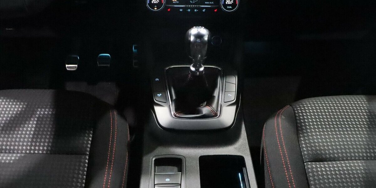 Ford Kuga 2.0 ECOBLUE STYLE ST-LINE SPORT BLACK / LED 125.000 km 17.444 &euro; Hamm 59077