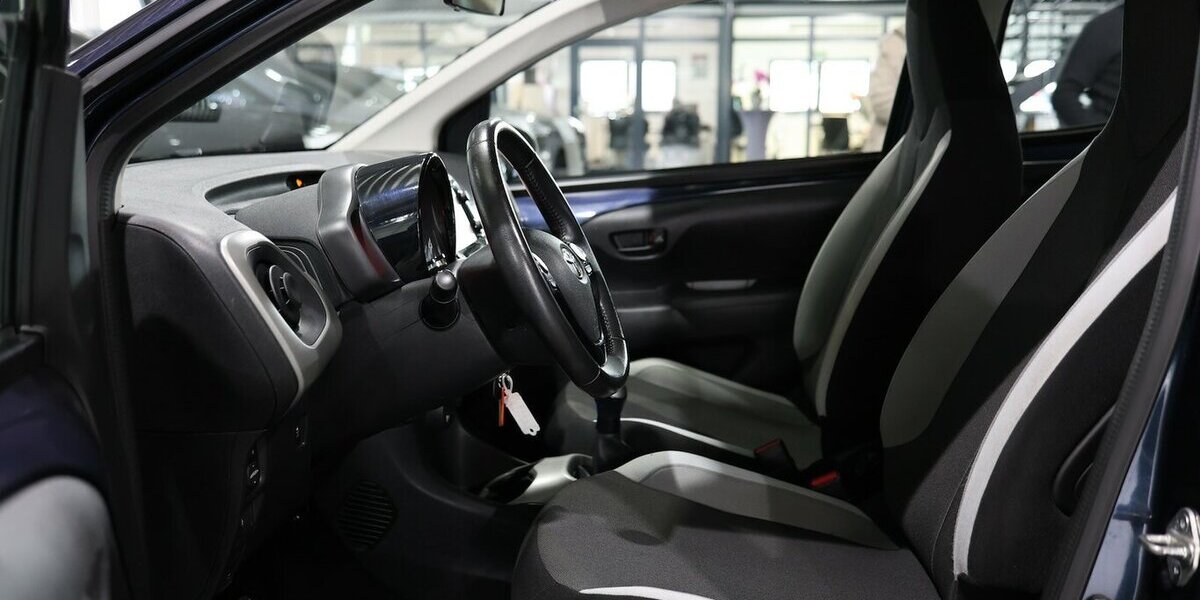 Toyota Aygo 1.0 X-PLAY TOUCH / TEMPOMAT, KAMERA, PDC 72.000 km 7.331 &euro; Hamm 59077