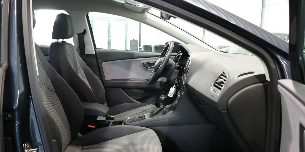 Seat Leon 1.6 TDI STYLE / NAVI-PLUS+APPLE+ANDROID 111.000 km 14.111 &euro; Hamm 59077
