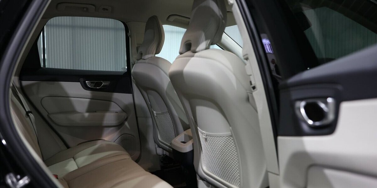 Volvo XC60 B4 AWD PLUS-BRIGHT BLACK & BEIGE / SCHÖN 94.000 km 30.444 &euro; Hamm 59077