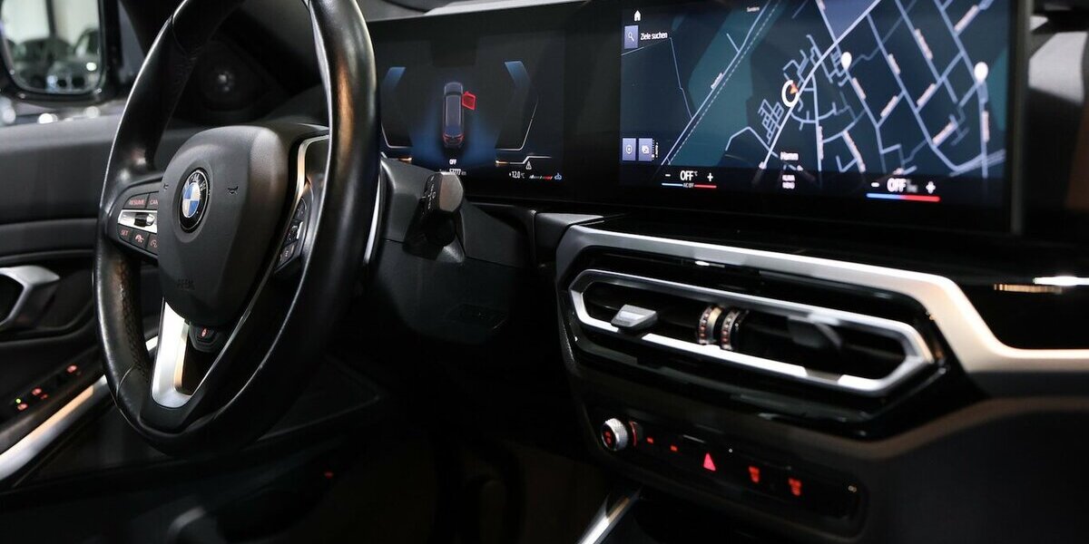 BMW 318d Touring SPORT / PANORAMA,LEDER,CURVED+HUD 53.000 km 29.993 &euro; Hamm 59077