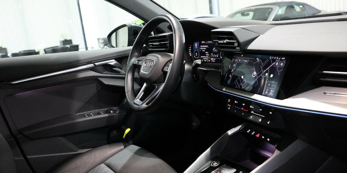 Audi A3 LIMOUSINE 30 TFSI S-LINE MATRIX, VOLL-LEDER 60.000 km 24.777 &euro; Hamm 59077