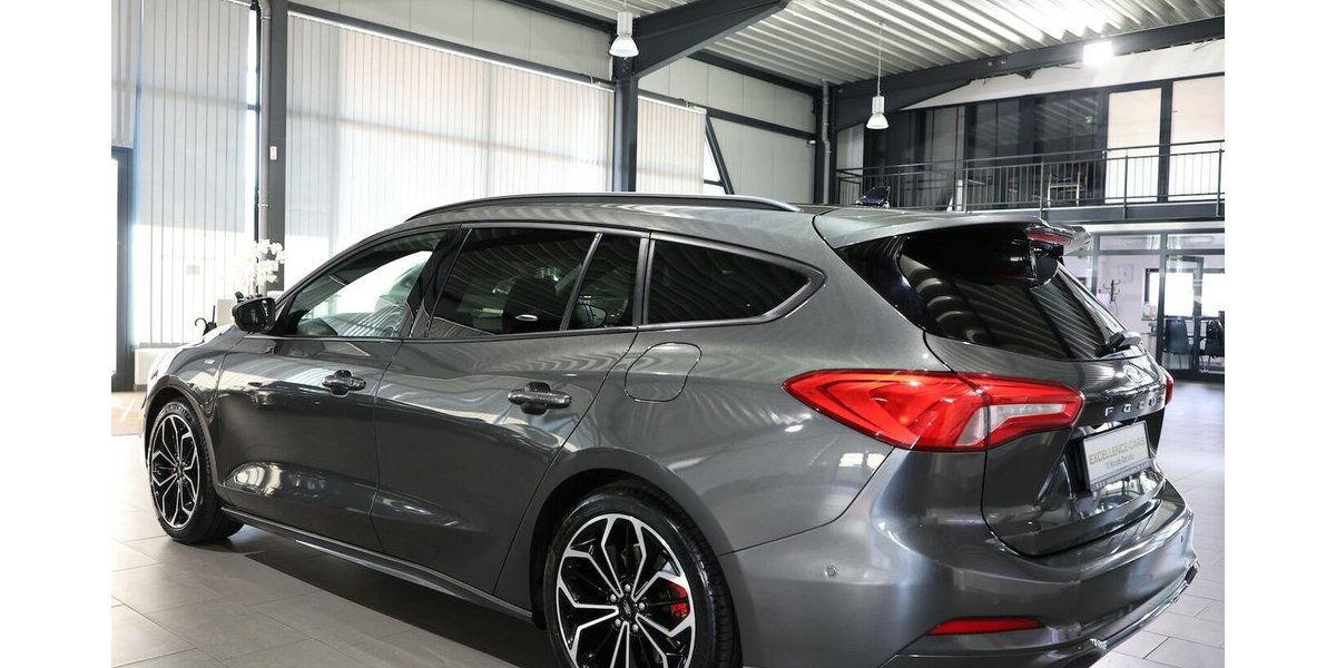 Ford Focus Tunier 1.5 EB ST-LINE-X SPORT / PANORAMA 108.000 km 17.991 &euro; Hamm 59077