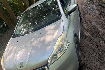 Peugeot 208 109.759 km 2.400 &euro; Dortmund 44145
