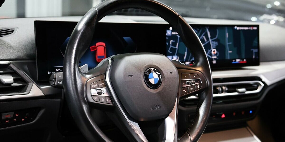 BMW 318d Touring SHADOW SPORT MELBOURNEROT-METALLIC 73.000 km 25.777 &euro; Hamm 59077