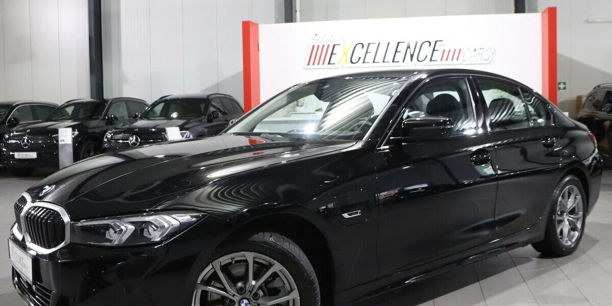 BMW 330e LIMOUSINE SHADOW CURVED+HEAD-UP, LED, H/K 46.000 km 30.993 &euro; Hamm 59077