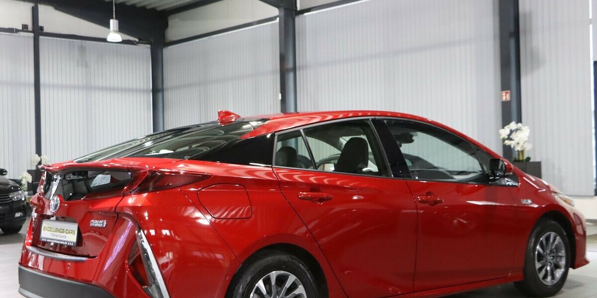 Toyota Prius Plug-in Hybrid EXECUTIVE / LED, VC+HEAD-UP 34.000 km 25.777 &euro; Hamm 59077