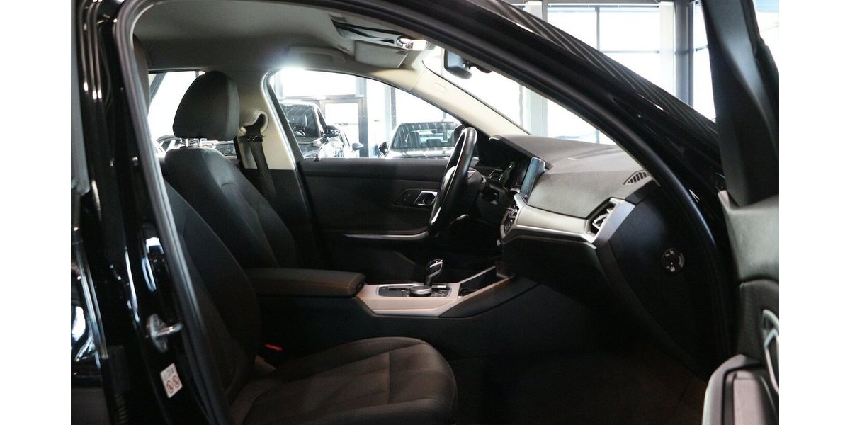 BMW 330d Touring ADVANTAGE / LED / LIVE+NAVI+ 149.000 km 22.993 &euro; Hamm 59077