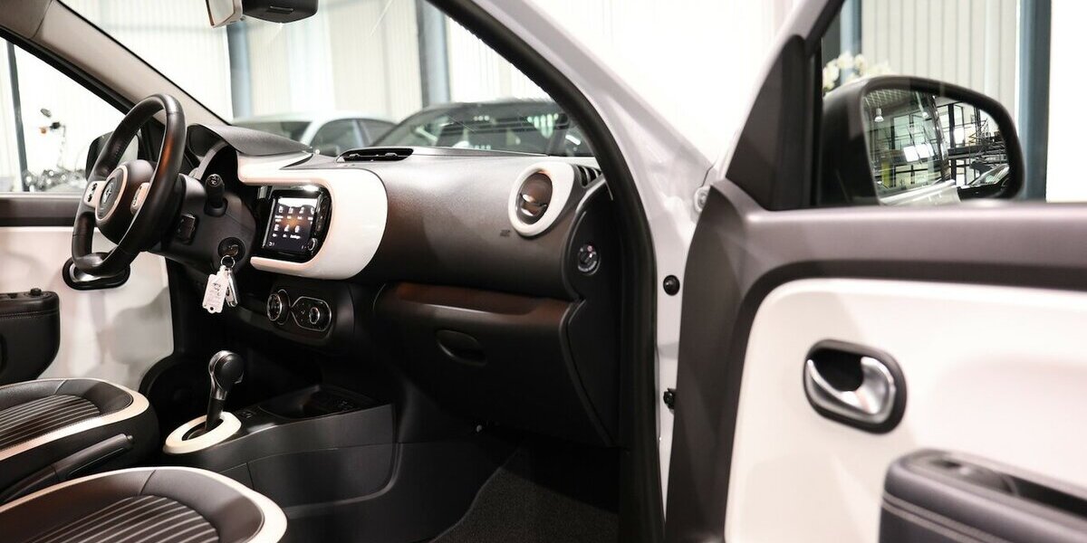Renault Twingo INTENS ELECTRIC SPURHALTE, LEDER, KAMERA 13.000 km 13.400 &euro; Hamm 59077