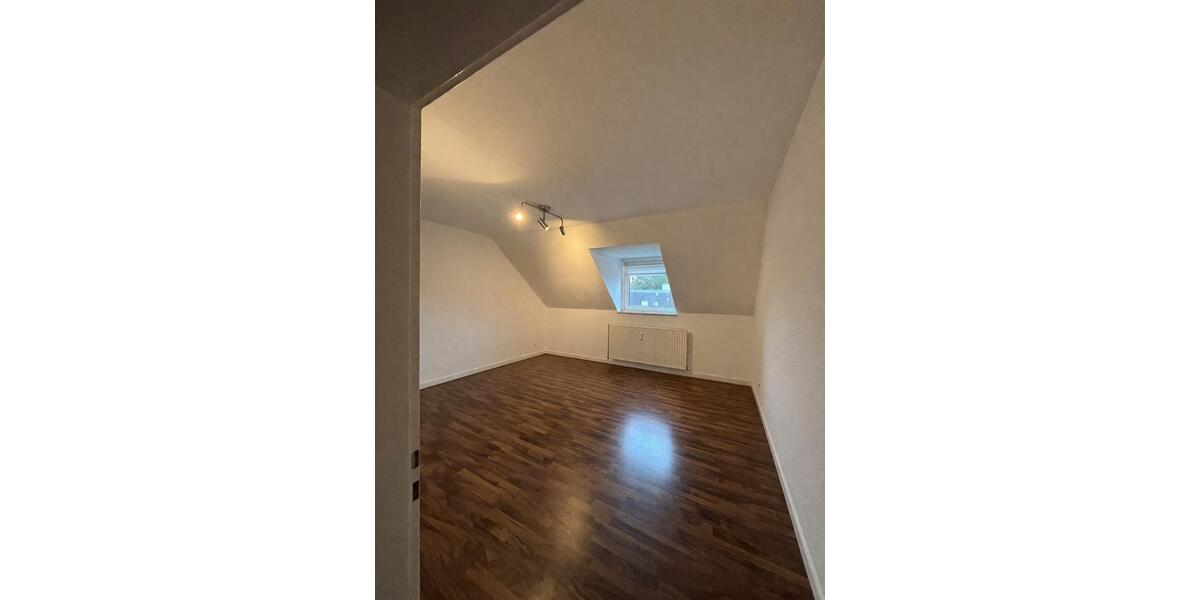 Dachgeschoßwohnung Hamm - 3 Zimmer, 60 m&sup2;, 480&euro; | Angebot:25936526