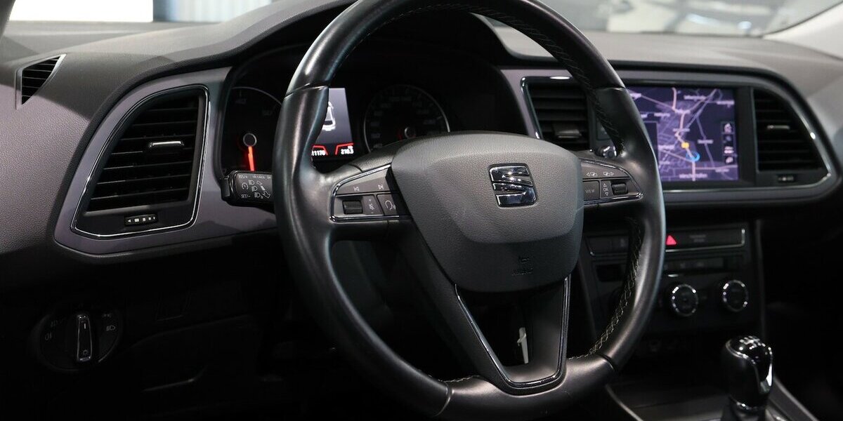 Seat Leon 1.6 TDI STYLE / NAVI-PLUS+APPLE+ANDROID 111.000 km 14.111 &euro; Hamm 59077