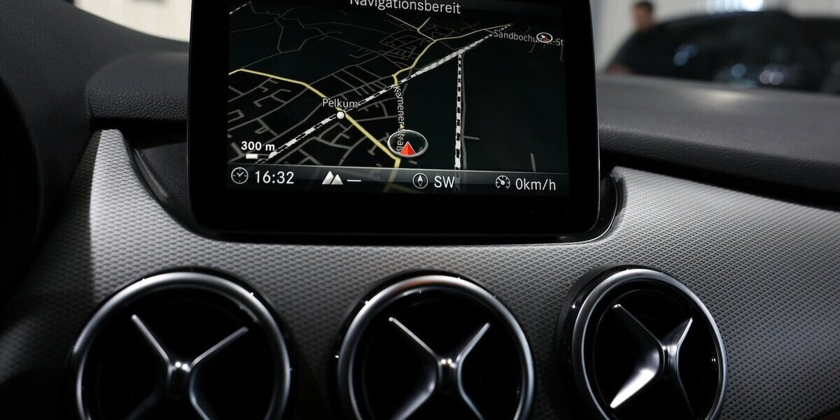 Mercedes-Benz B 200 URBAN SPORT WHITE / MATRIX-LED / LEDER 120.000 km 15.111 &euro; Hamm 59077