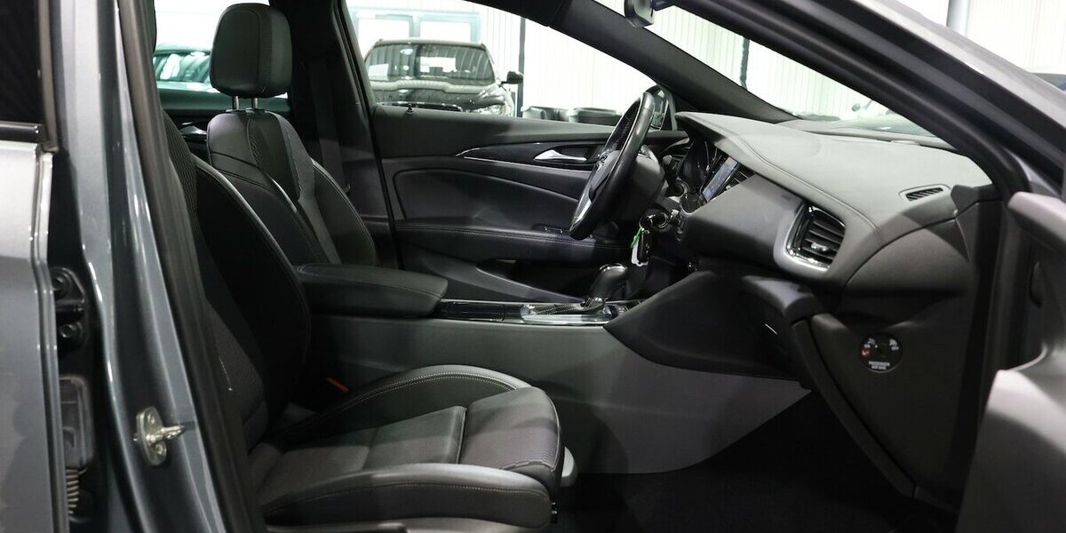 Opel Insignia ST 2.0 D ELEGANCE PANORAMA, MATRIX-LED 125.000 km 15.881 &euro; Hamm 59077