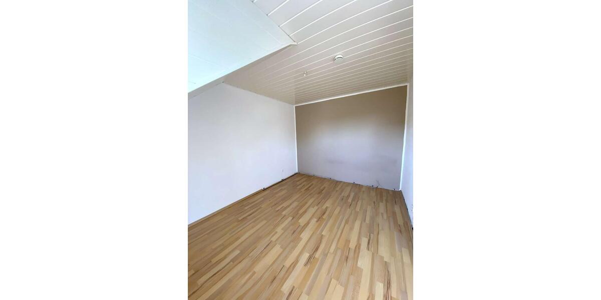 Dachgeschoßwohnung Dortmund Brackel - 2 Zimmer, 68 m&sup2;, 495&euro; | Angebot:25500376