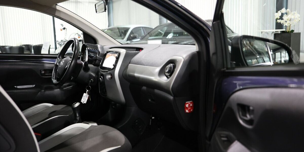 Toyota Aygo 1.0 X-PLAY TOUCH / TEMPOMAT, KAMERA, PDC 72.000 km 7.331 &euro; Hamm 59077