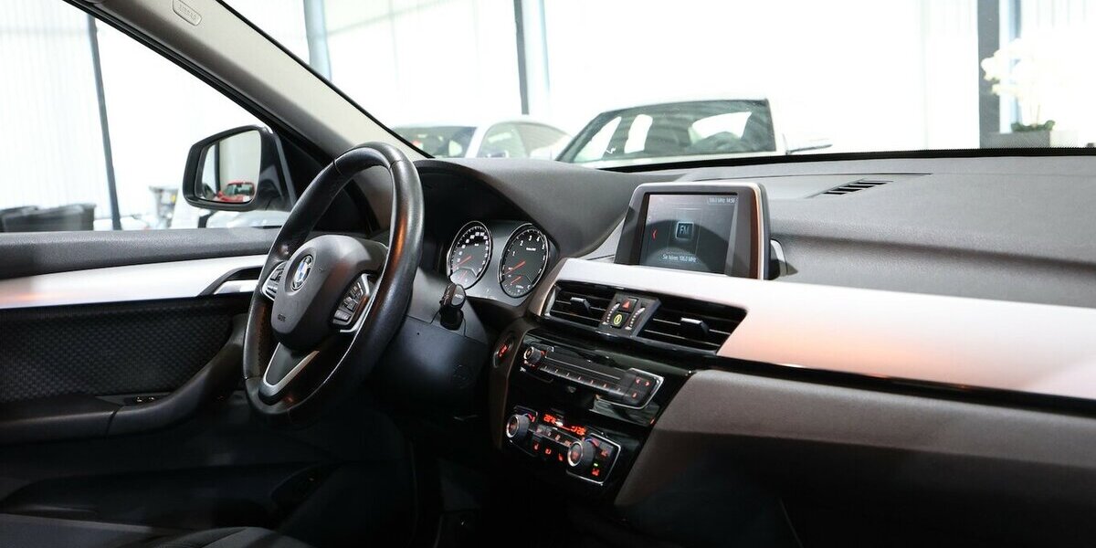 BMW X1 sDrive 18i Advantage WHITE / AUTOMATIK / 89.000 km 17.991 &euro; Hamm 59077