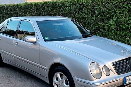 Mercedes-Benz E 220 182.000 km 5.950 &euro; Hemer 58675