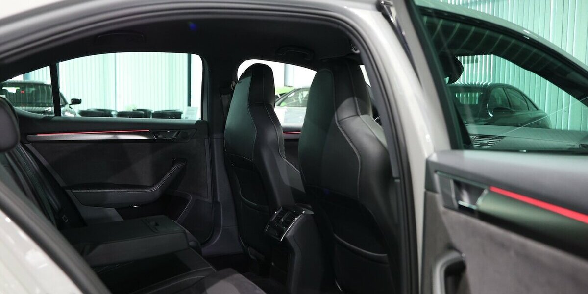 Skoda Superb LIMO TDI DSG 4x4 SPORTLINE GREY & BLACK 97.000 km 27.991 &euro; Hamm 59077