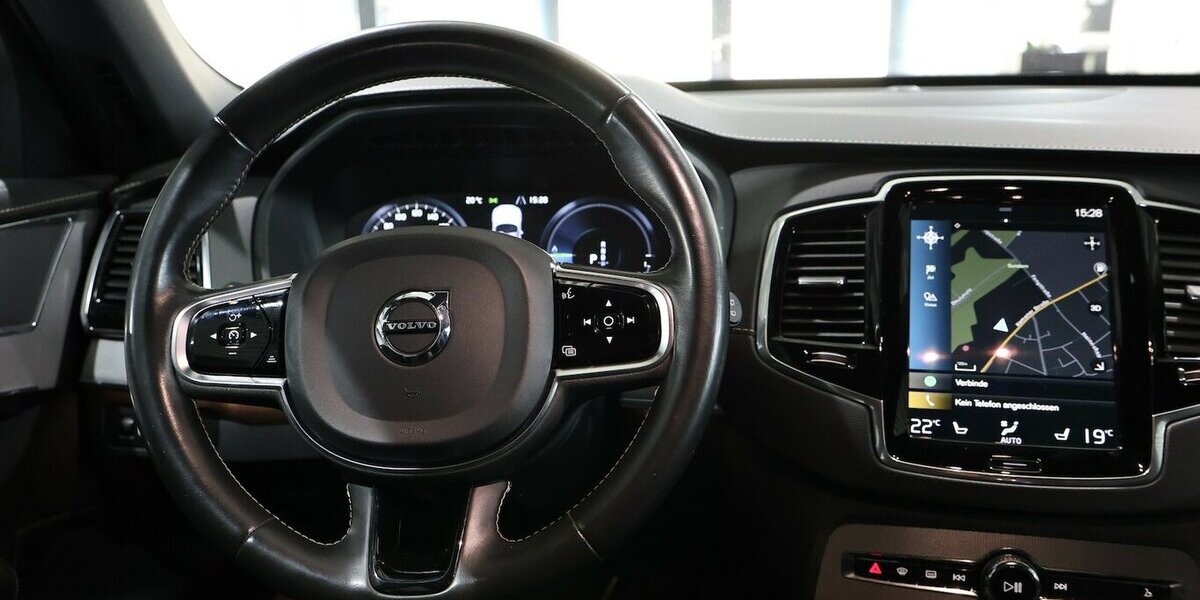 Volvo XC90 RECHARGE P-HEV AWD R-DESIGN SPORT 7-SITZER 137.000 km 37.991 &euro; Hamm 59077