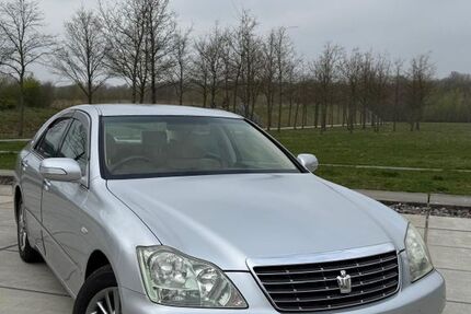 Toyota Crown 47.200 km 8.499 &euro; Dortmund 44379