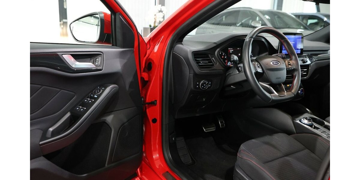 Ford Focus Tunier 1.5 EB ST-LINE / 1.HAND / PANORAMA 60.000 km 17.777 &euro; Hamm 59077