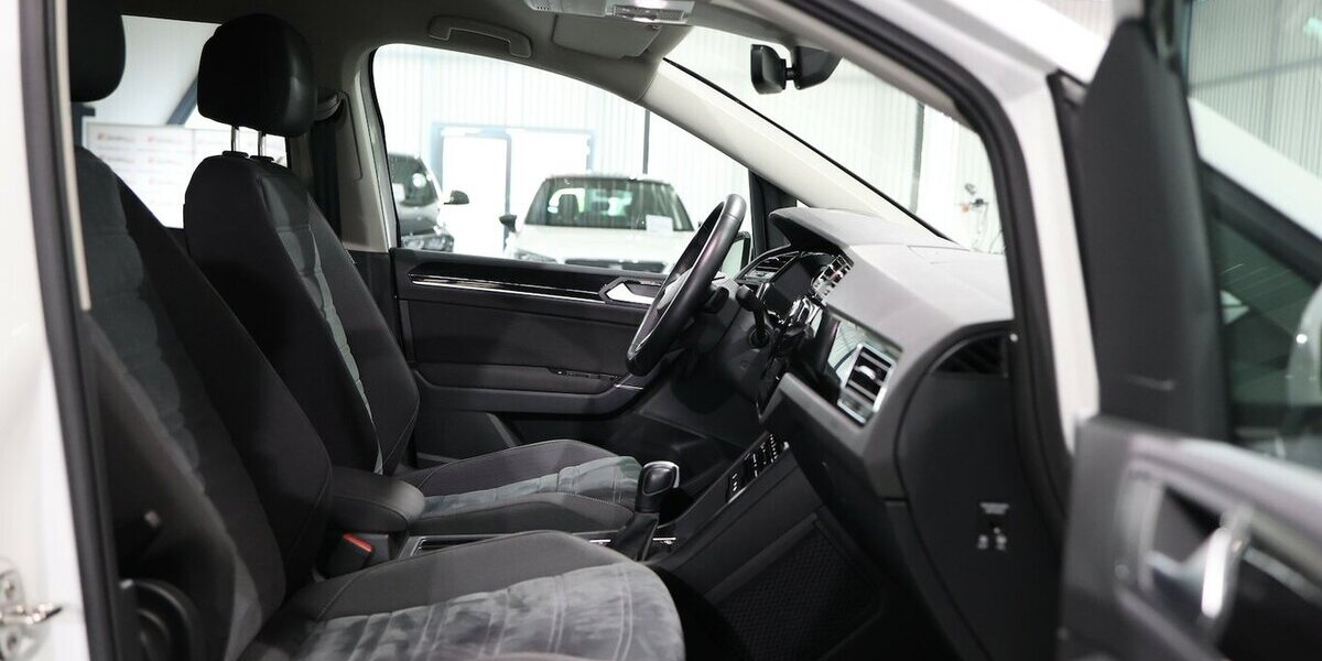 VW Touran 2.0 TDI DSG IQ Comfortline / 7-SITZE, LED 66.000 km 29.777 &euro; Hamm 59077