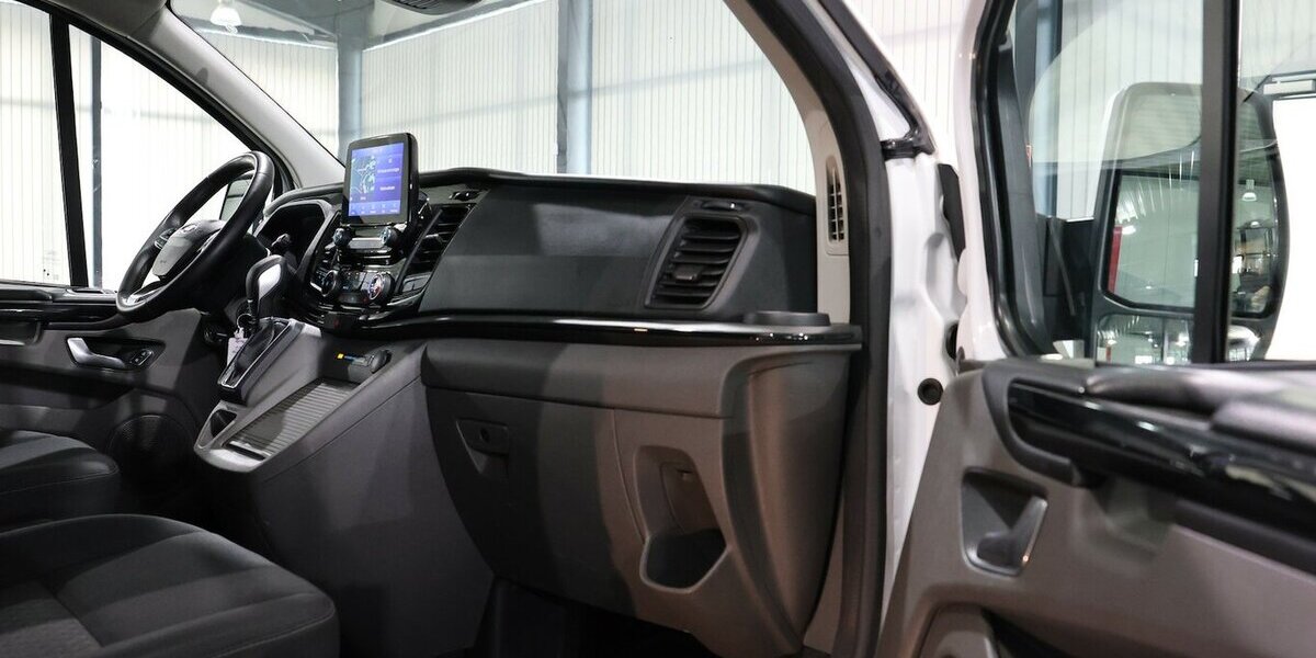 Ford Tourneo Custom 2.0 TDCI 320 L1 / 8-SITZER / NAVI 167.000 km 25.998 &euro; Hamm 59077