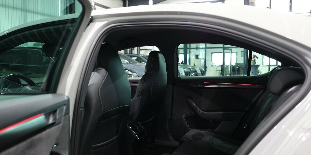 Skoda Superb LIMO TDI DSG 4x4 SPORTLINE GREY & BLACK 97.000 km 27.991 &euro; Hamm 59077