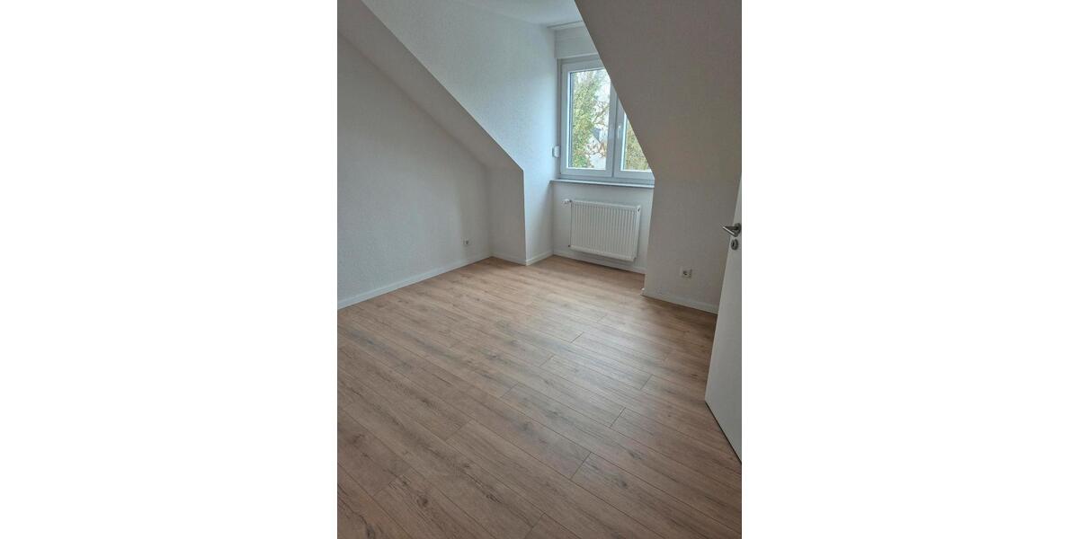 Dachgeschoßwohnung Witten Annen - 3 Zimmer, 72 m&sup2;, 972&euro; | Angebot:25972370