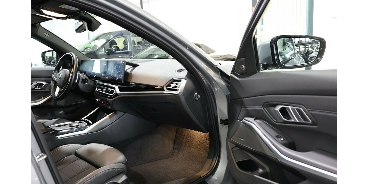 BMW 318d Touring SPORT / PANORAMA,LEDER,CURVED+HUD 53.000 km 29.993 &euro; Hamm 59077