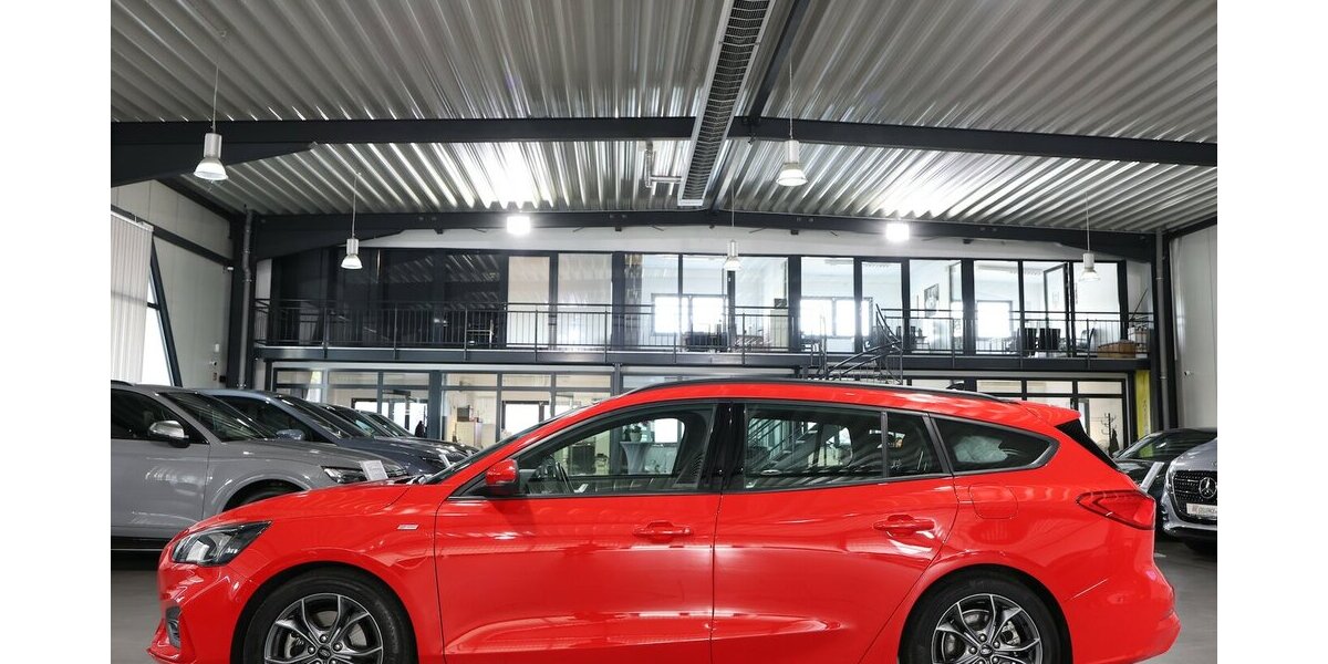 Ford Focus Tunier 1.5 EB ST-LINE / 1.HAND / PANORAMA 60.000 km 17.777 &euro; Hamm 59077