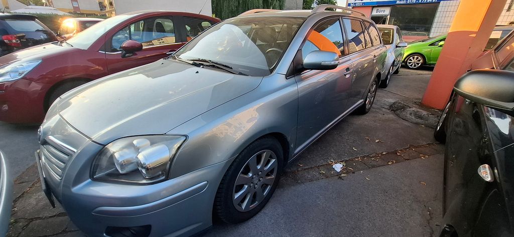 Toyota Avensis 121.300 km 3.990 &euro; Dortmund 44339