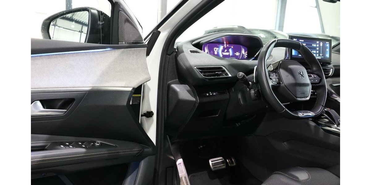 Peugeot 3008 BLUE-HDI GT-SPORT / WHITE & BLACK / SCHÖN 56.000 km 23.555 &euro; Hamm 59077