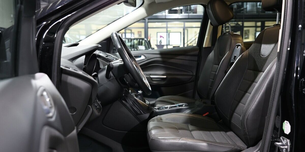 Ford Kuga 2.0 TDCI 4x4 TITANIUM / LEDER / NAVI+ 90.000 km 12.777 &euro; Hamm 59077