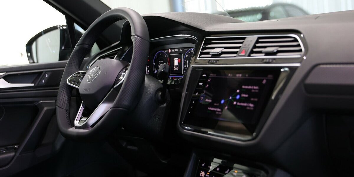 VW Tiguan 2.0 TDI DSG R-LINE 4M ALL-BLACK PANORAMA 173.000 km 26.555 &euro; Hamm 59077