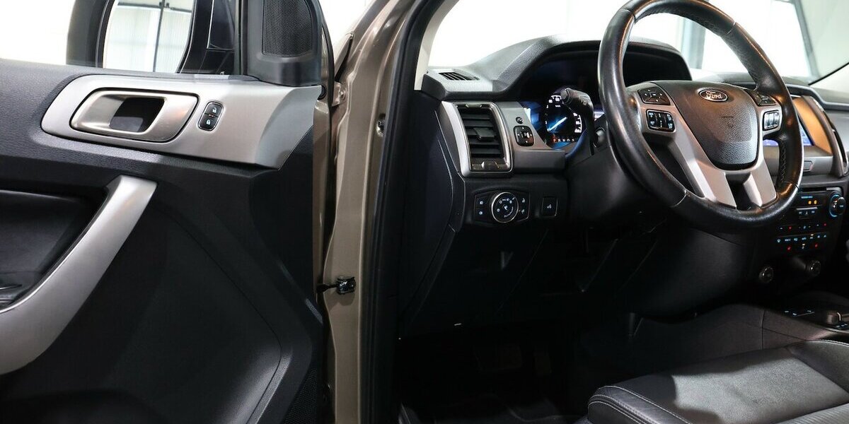 Ford Ranger 3.2 D 4x4 DK LIMITED // SONDERMODELL // 146.000 km 25.991 &euro; Hamm 59077