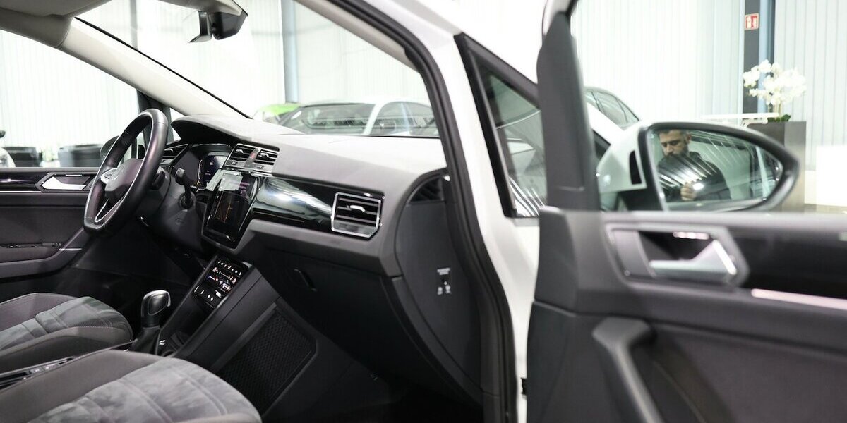 VW Touran 2.0 TDI DSG IQ Comfortline / 7-SITZE, LED 66.000 km 29.777 &euro; Hamm 59077