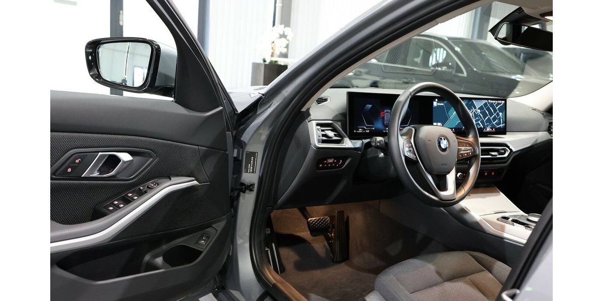 BMW 320d Touring xDrive SPORT / CURVED+NAVI+APPLE 32.000 km 30.991 &euro; Hamm 59077