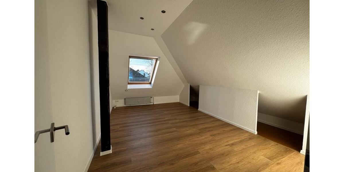 Dachgeschoßwohnung Iserlohn Sümmern - 3 Zimmer, 134 m&sup2;, 1.500&euro; | Angebot:24934997