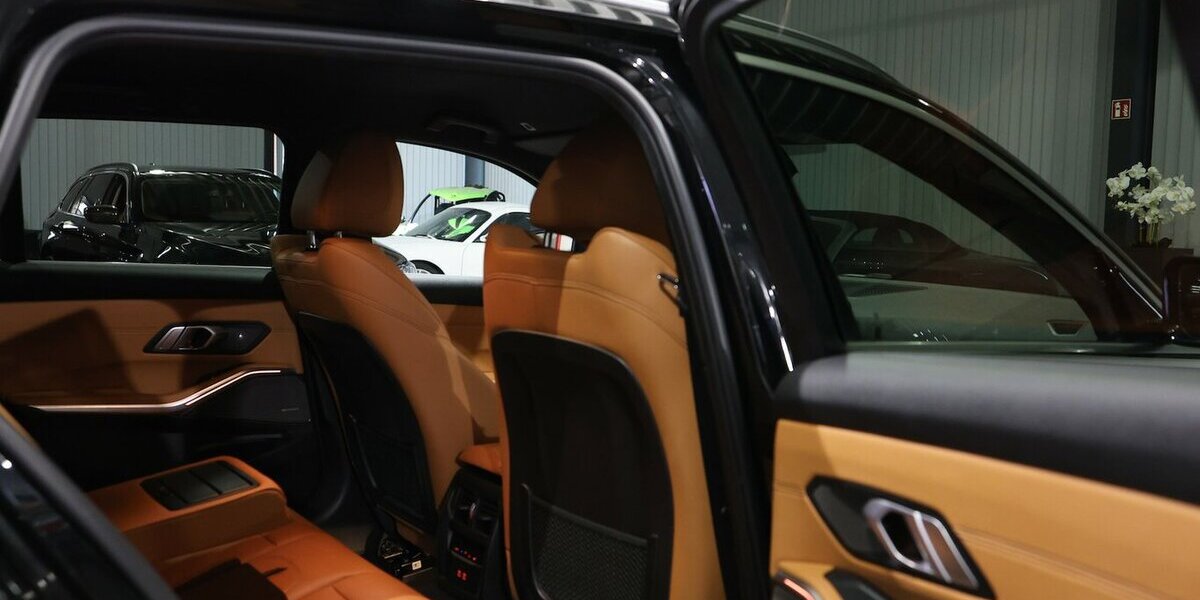 BMW 330d Touring xDrive M-SPORT BLACK & BROWN / LED 135.000 km 28.883 &euro; Hamm 59077