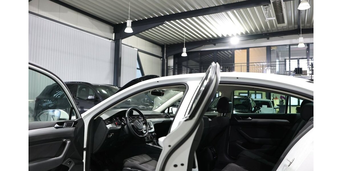 VW Passat 1.6 TDI Comfortline WHITE / MASSAGE+SHZ 176.000 km 10.555 &euro; Hamm 59077